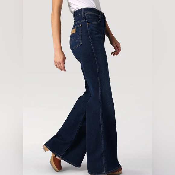 Wrangler wanderer 622 high rise flare size 26 - Picture 3 of 9